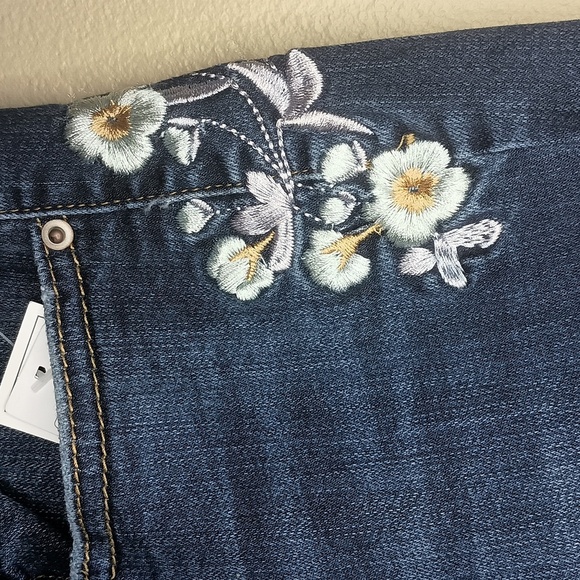 Time and Tru Girlfriend Cuffed Ankle Jeans - Picture 2 of 4